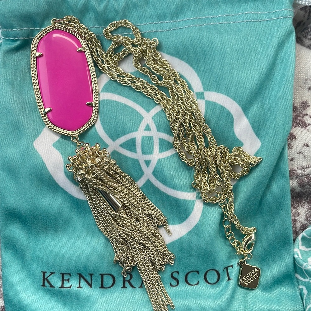 Kendra Scott necklace